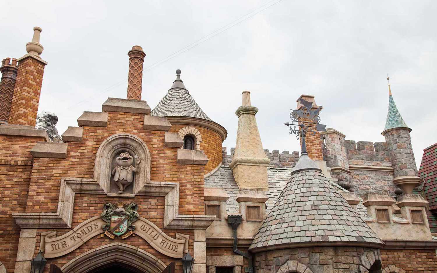 Beyond the Gates: Disneyland's Elite Thrills, Unveiled. 46