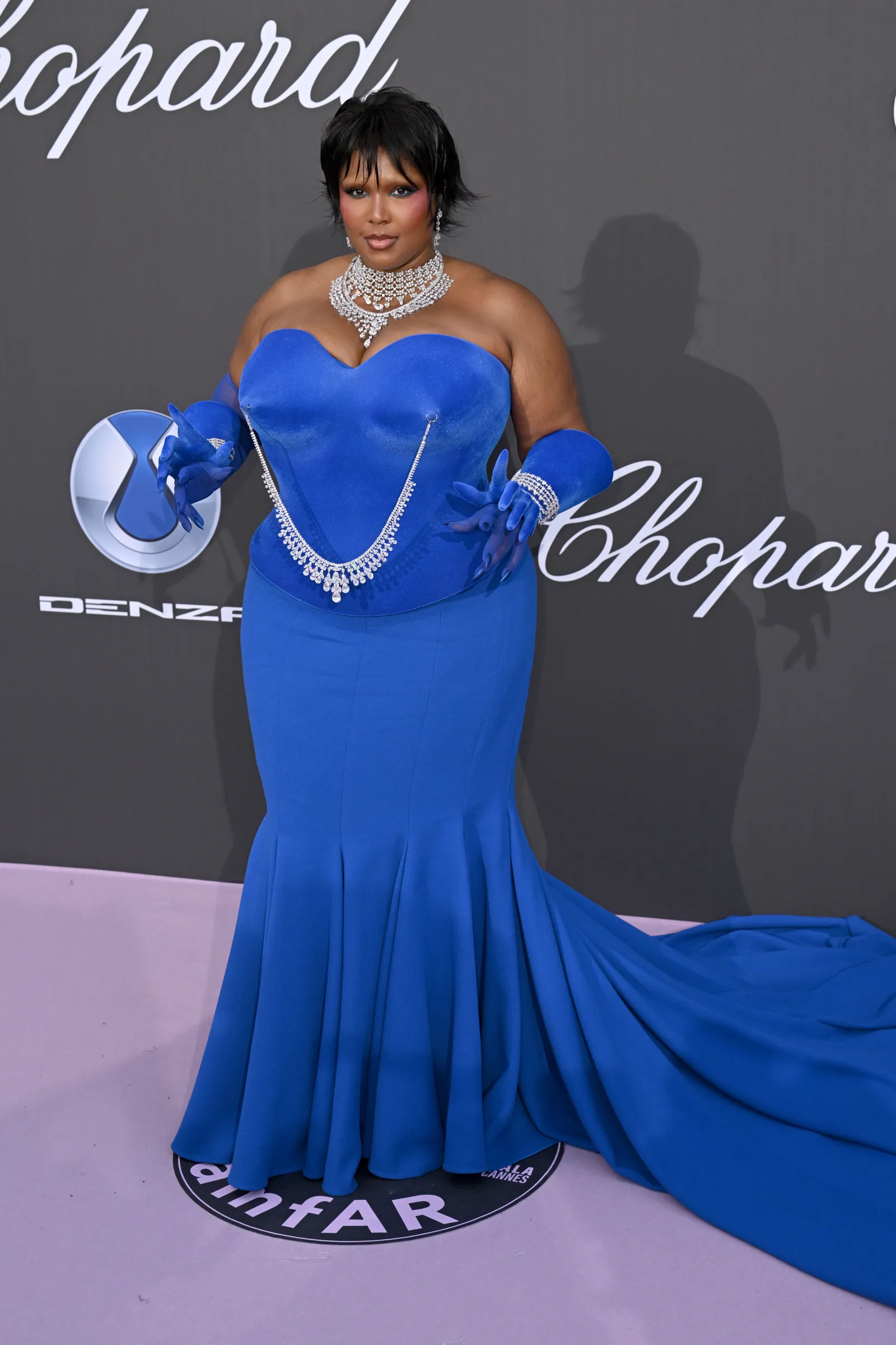 Cannes Glow: Lizzo Dares to Dazzle with a Decolletage Necklace 8 Cannes Glow: Lizzo Dares to Dazzle with a Decolletage Necklace 8