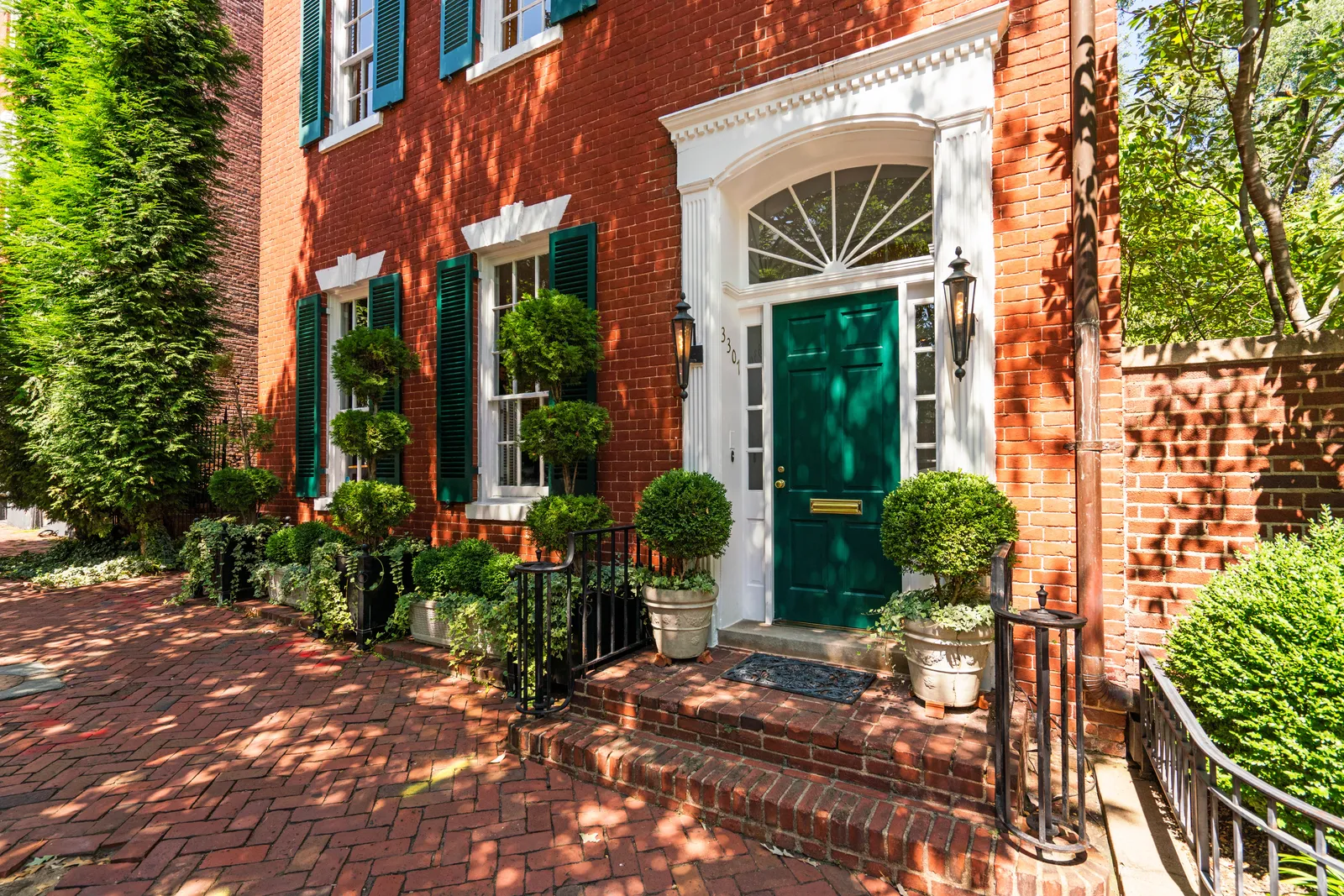 A Georgetown Gem: Kennedy's Legacy Lives On in a $6.1 Million Estate 8
