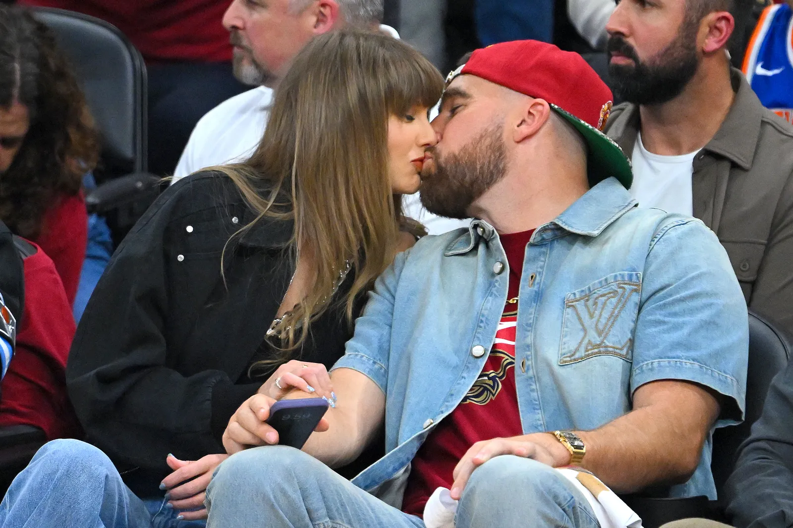 A Symphony of Style: Swift and Kelce Take Notes from Jenner and Chalamet's Courtside Panache 7