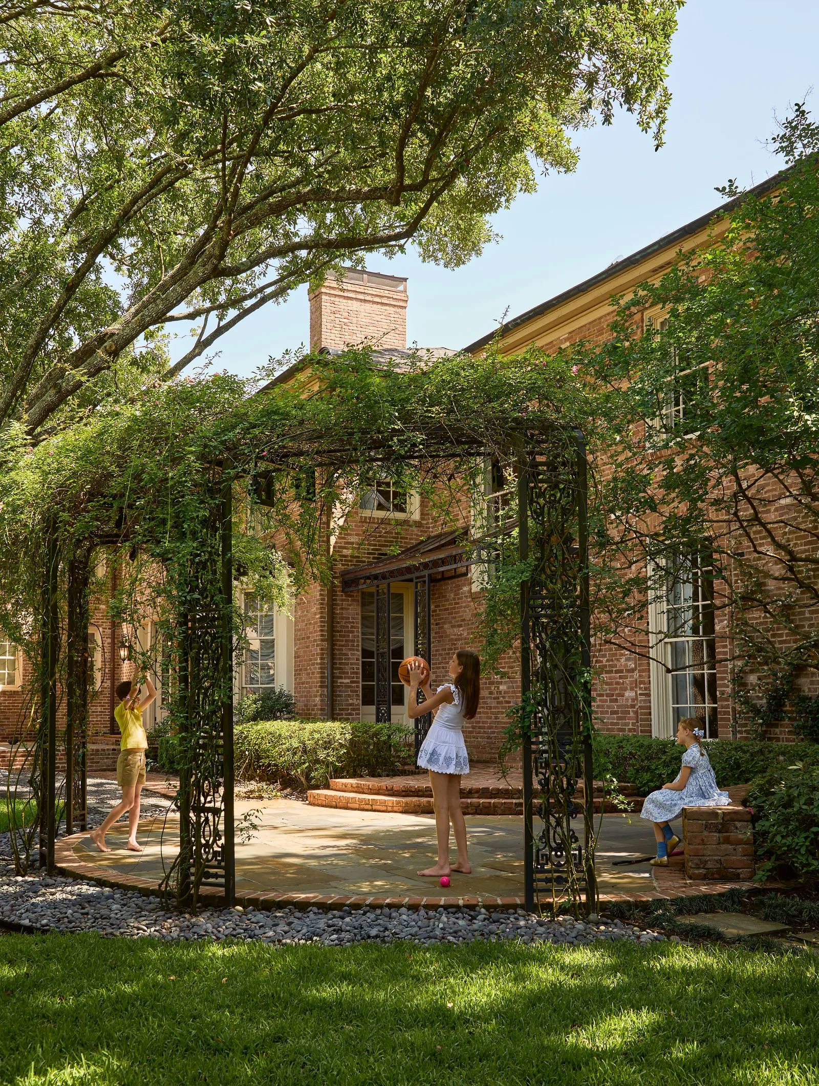 Gulf Coast Bloom: Tupker's Historic Houston Sanctuary Unveiled 44