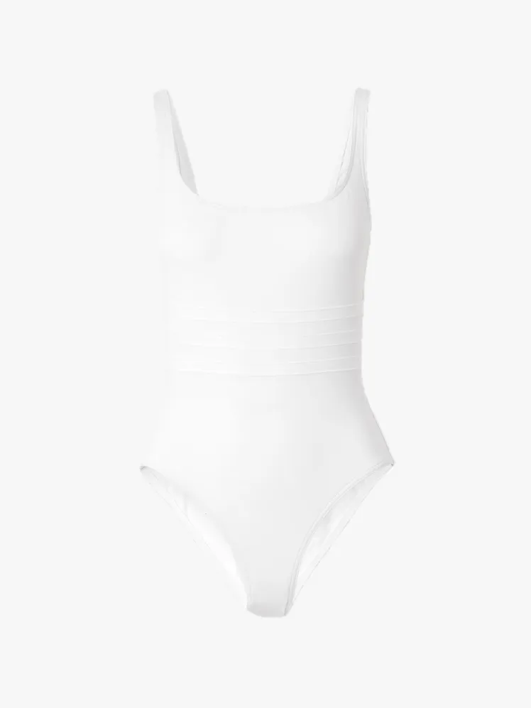 Timeless Summer Silhouettes: Enduring Resortwear Labels to Cherish Now 83