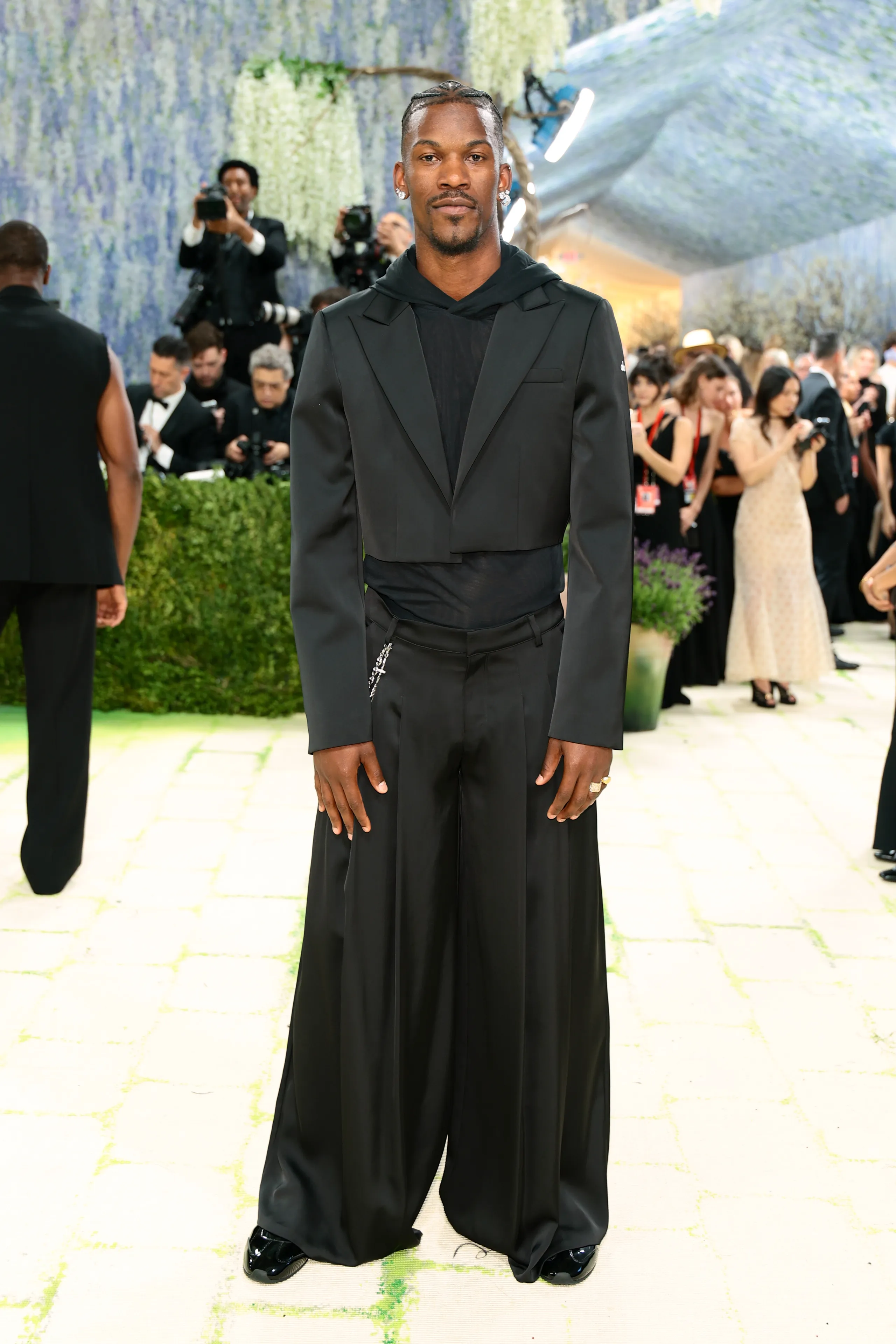 Butler's Met Gala Hoodie-Tuxedo: A Bold Masterclass in Off-Duty Elegance 3