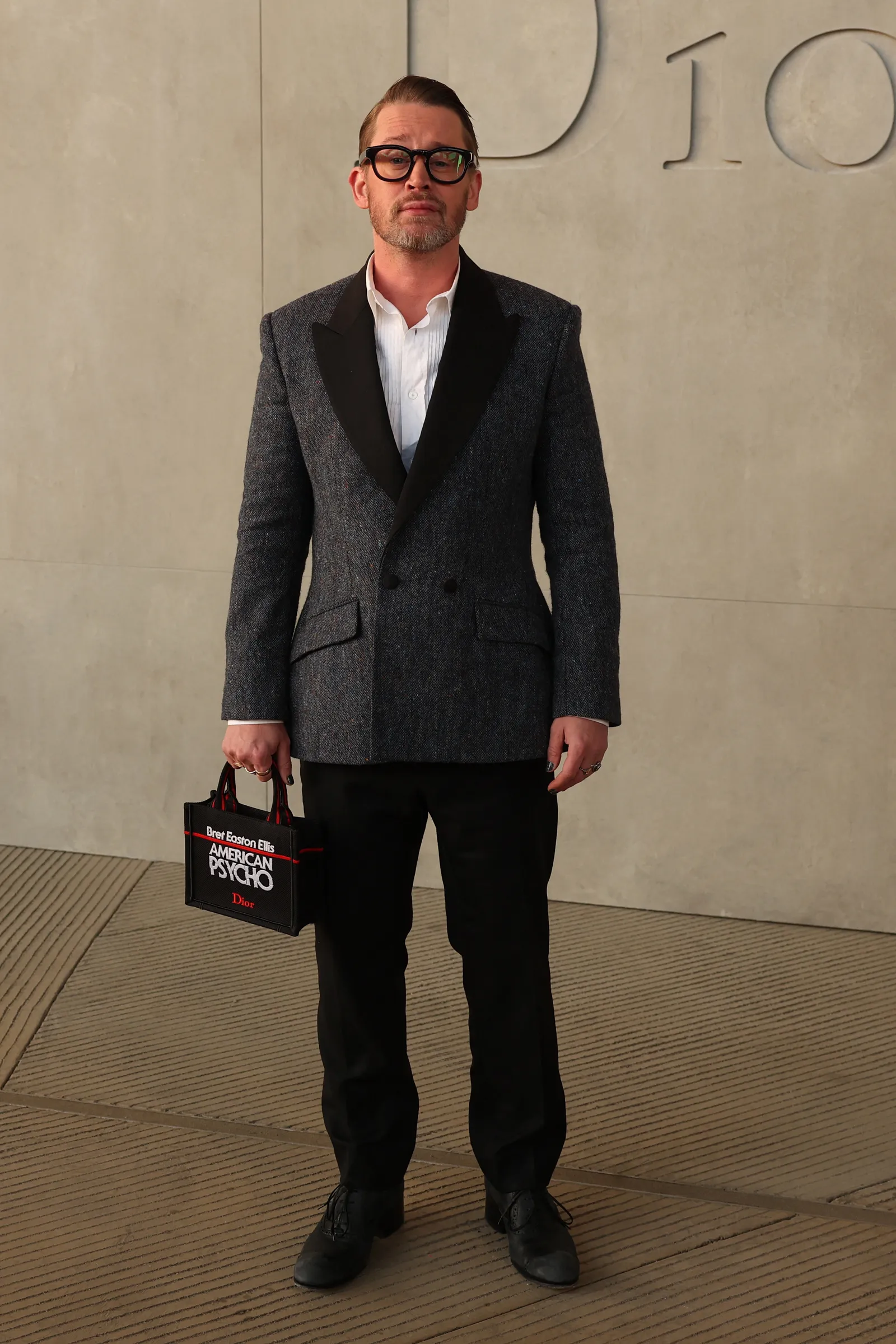 Dior's New Book Tote: A Glimpse into Anderson's Next Theatrical Endeavor? 5