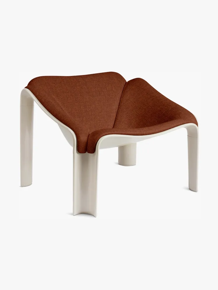 Sanctuaries of Sedentary Sophistication: Curated Comfort for the Discerning Reader 43