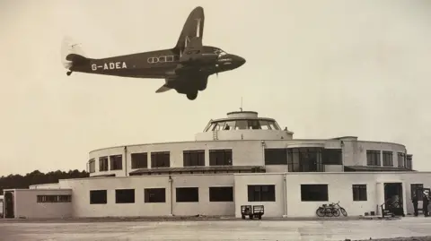 Gatwick’s Ghost Deco: Echoes of a Golden Age in a Terminal’s Unseen Halls