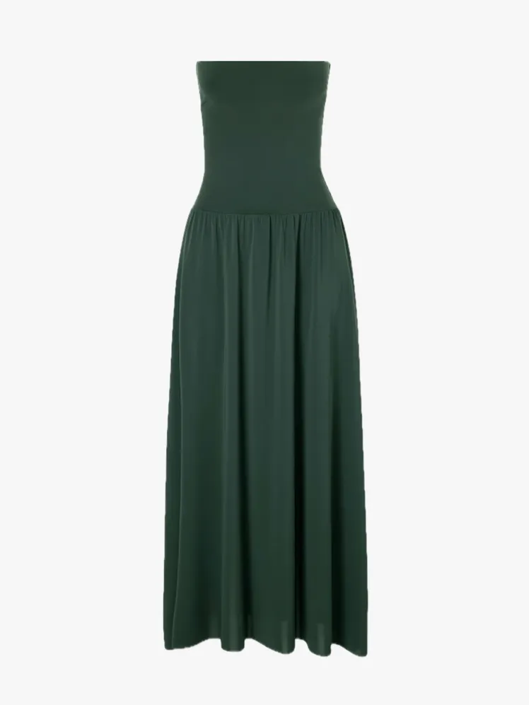 Timeless Summer Silhouettes: Enduring Resortwear Labels to Cherish Now 79