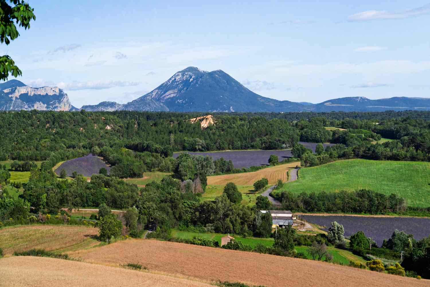 Curated European Voyages: Unforgettable Drives for the Discerning Explorer 18