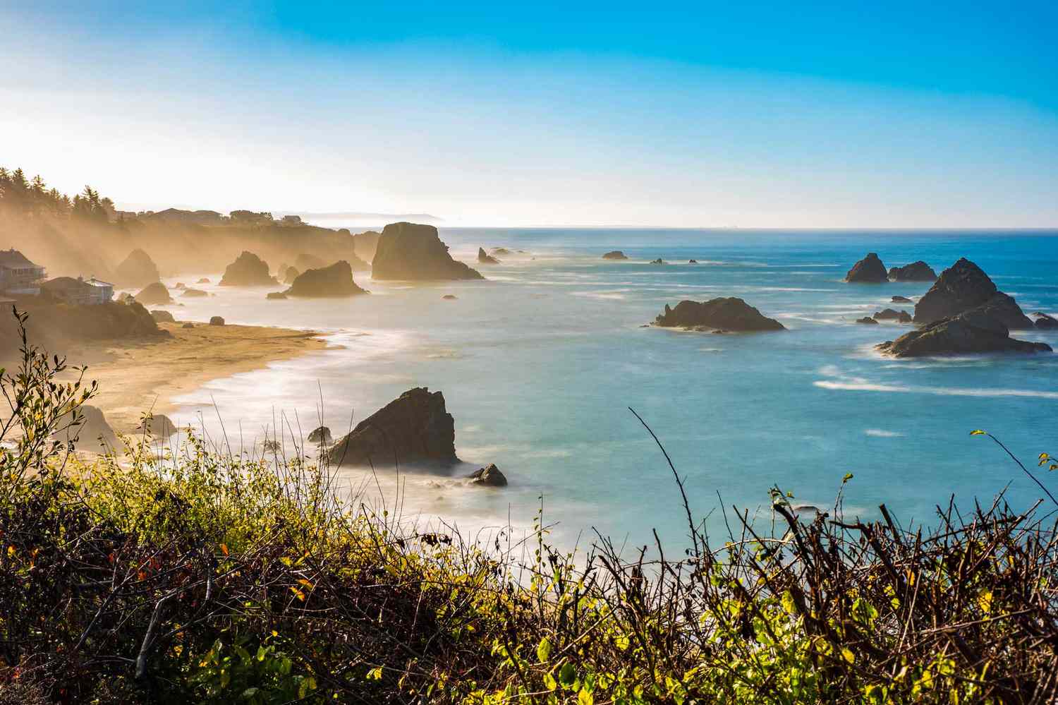 America's Emerald Shores: Beyond the Horizon's Pristine American Coasts 30