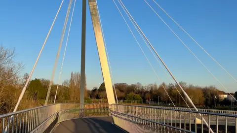Worcester's Bridge: A Symbol of Regional Identity in Contemporary Architecture 16