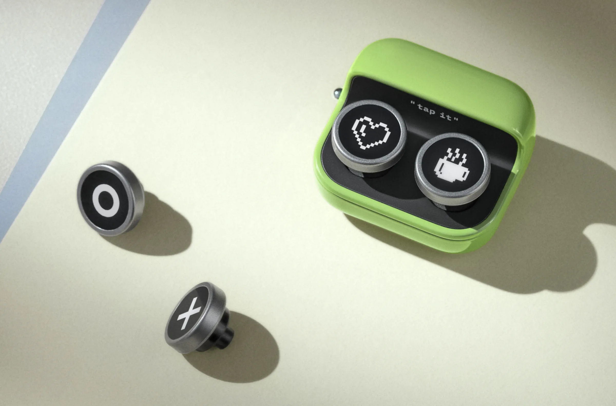 Boox Introduces a Compact E-Reader Remote with Dual-Button Functionality 6