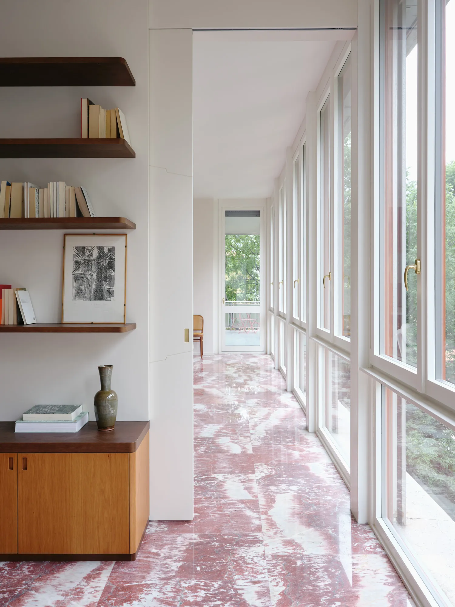 Milanese Bloom: Where Blush Marble Meets Springtime Serenity 28