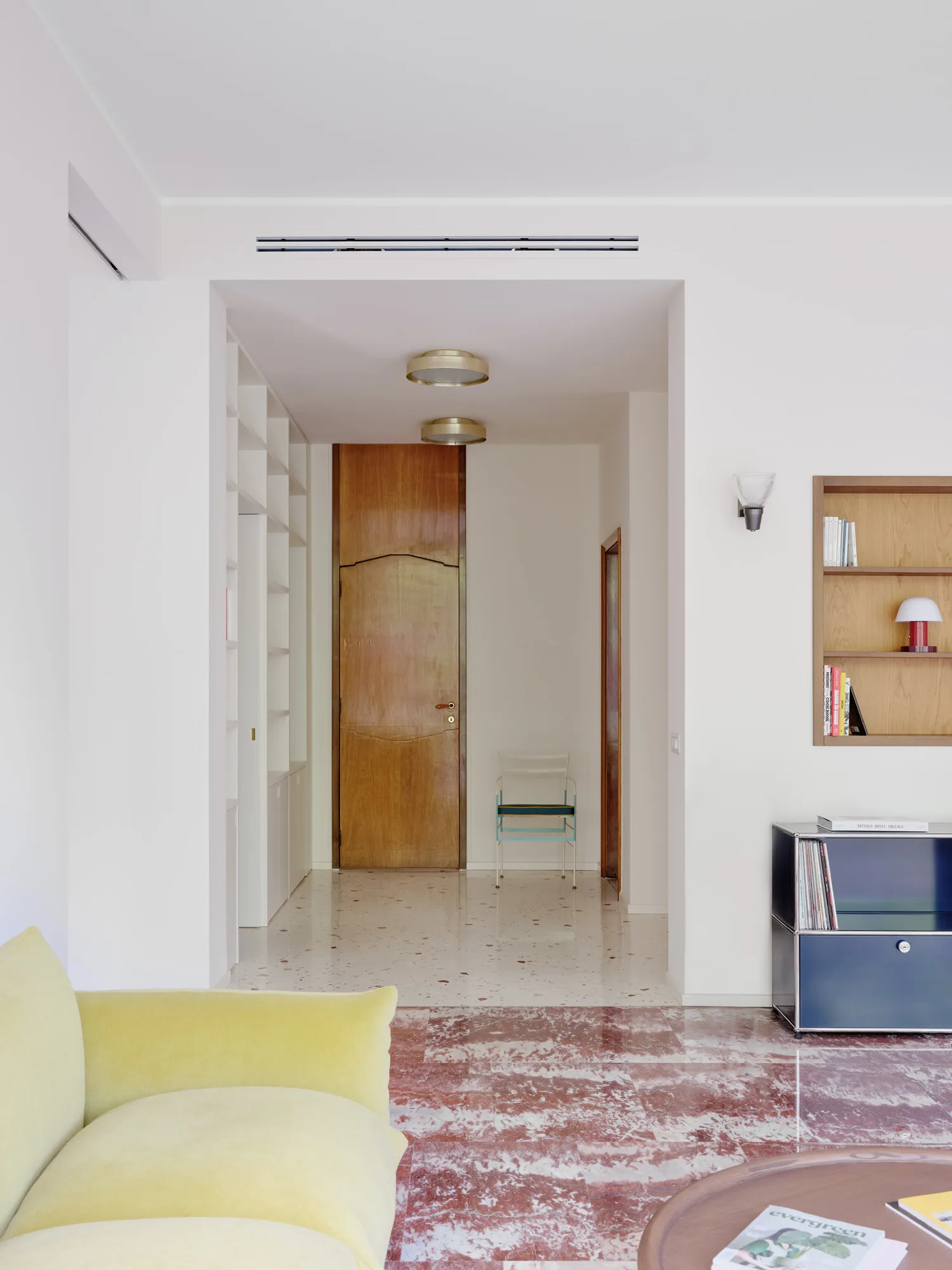 Milanese Bloom: Where Blush Marble Meets Springtime Serenity 29
