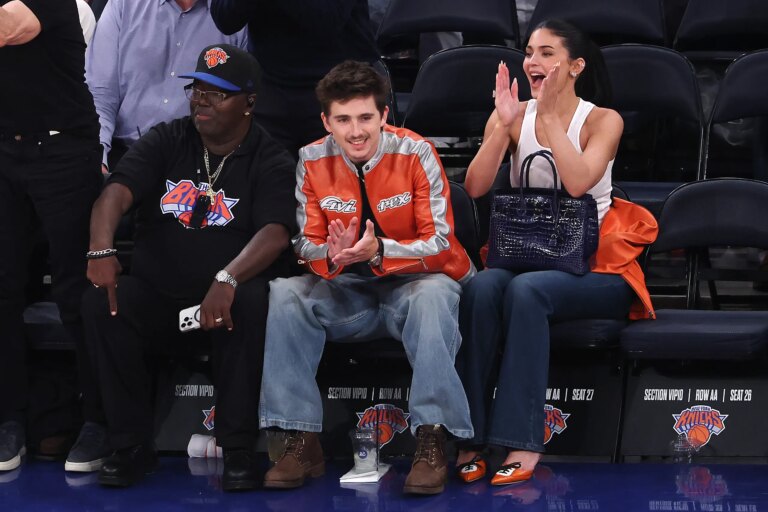 Kylie Jenner Channels Knicks Chic with a Birkin Twist 1