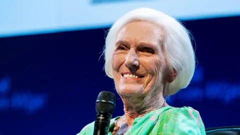 From Garden to Gala: Dame Mary Berry Cultivates a Legacy of Blooms and Baking 4