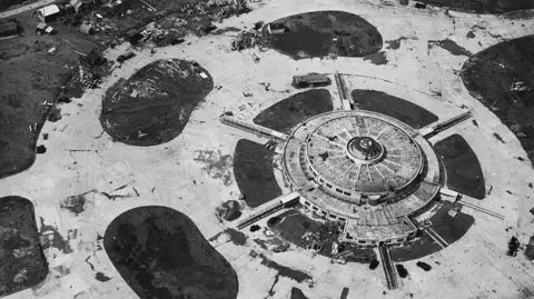 Gatwick's Ghost Deco: Echoes of a Golden Age in a Terminal's Unseen Halls 4