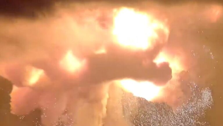 Blue Origin's Rocket Mishap: What Bezos and Musk's Reactions Reveal About Leadership Under Pressure 3