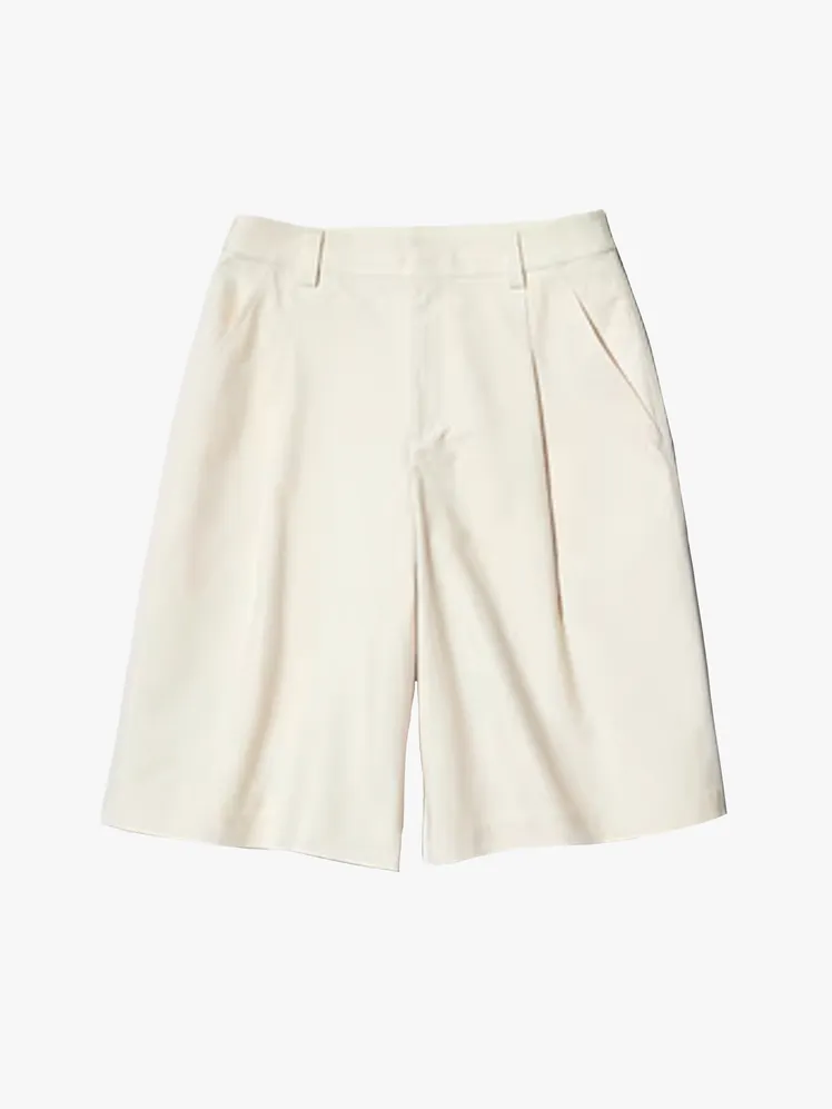 Effortless Summertime Style: Curated Sneaker Ensembles for Endless Season Appeal 86