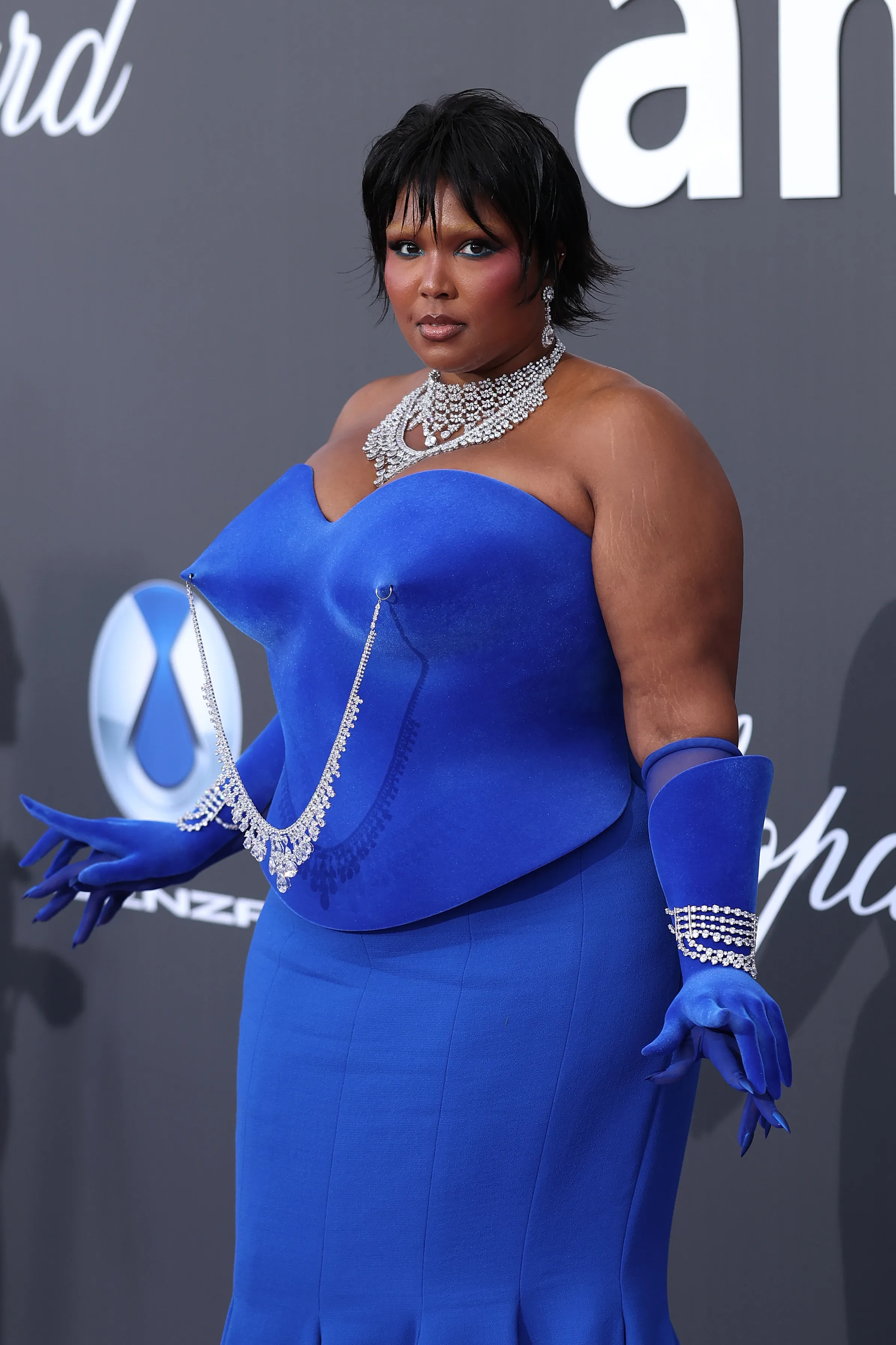 Cannes Glow: Lizzo Dares to Dazzle with a Decolletage Necklace 7 Cannes Glow: Lizzo Dares to Dazzle with a Decolletage Necklace 7