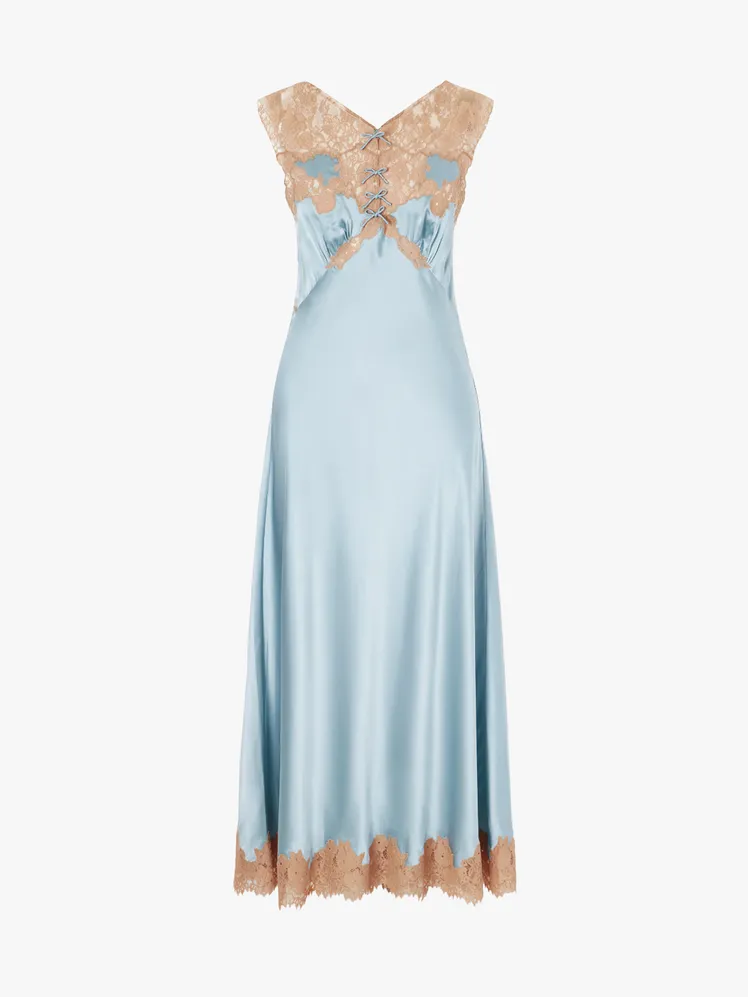 Chic Ensembles for Your 2026 Nuptial Attire 93