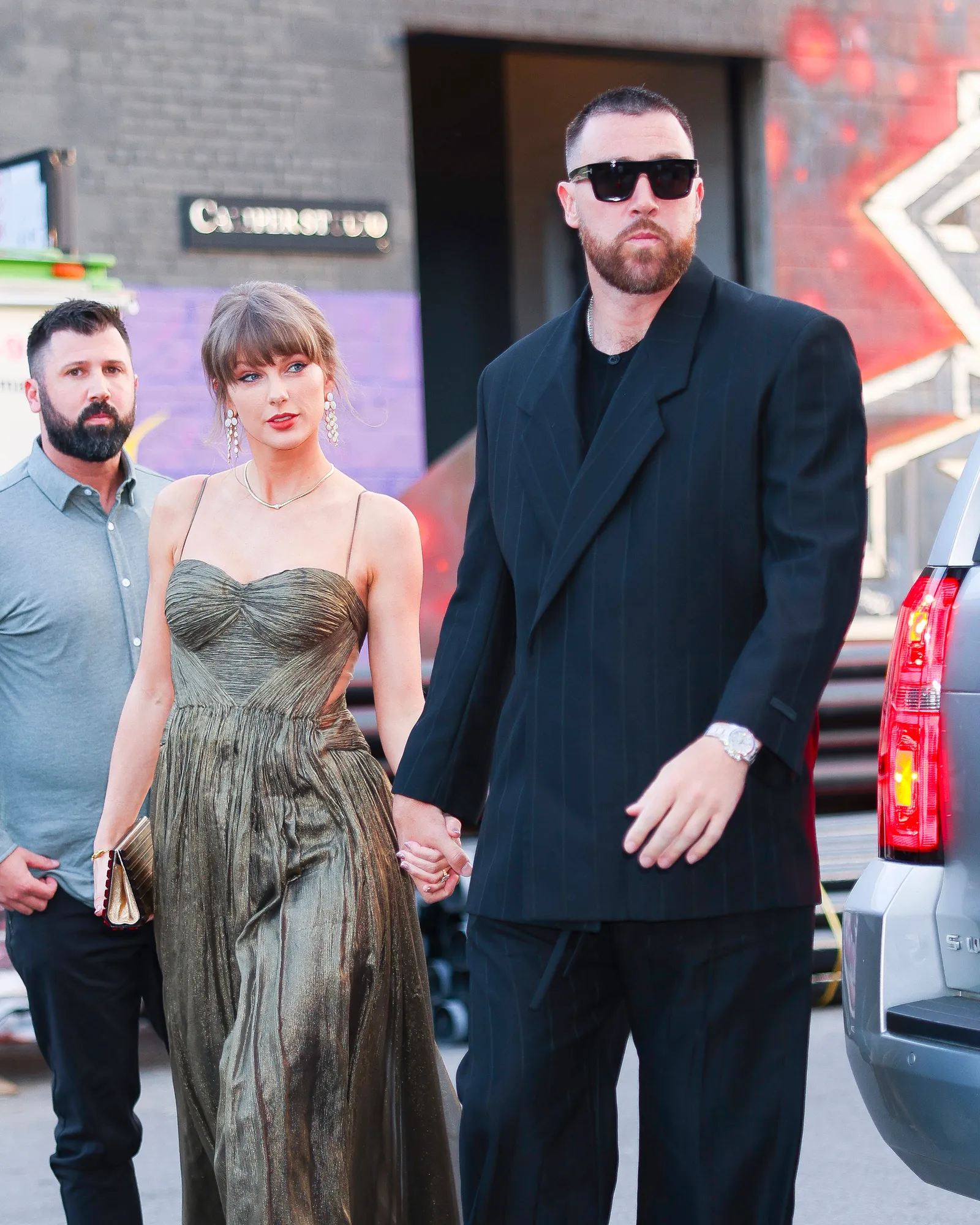 Taylor Swift's Bridal Guest Sparkle: A Nod to Elizabeth Taylor's Enduring Glamour 8 Taylor Swift's Bridal Guest Sparkle: A Nod to Elizabeth Taylor's Enduring Glamour 8