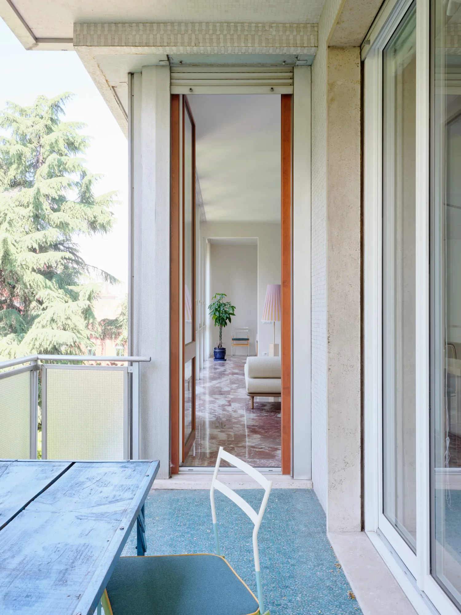Milanese Bloom: Where Blush Marble Meets Springtime Serenity 30