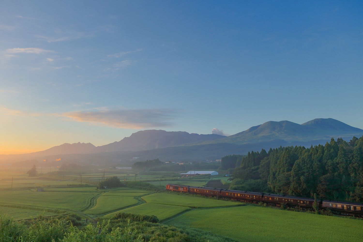 Beyond the Rails: Unveiling the World's Most Exclusive Scenic Journeys 23