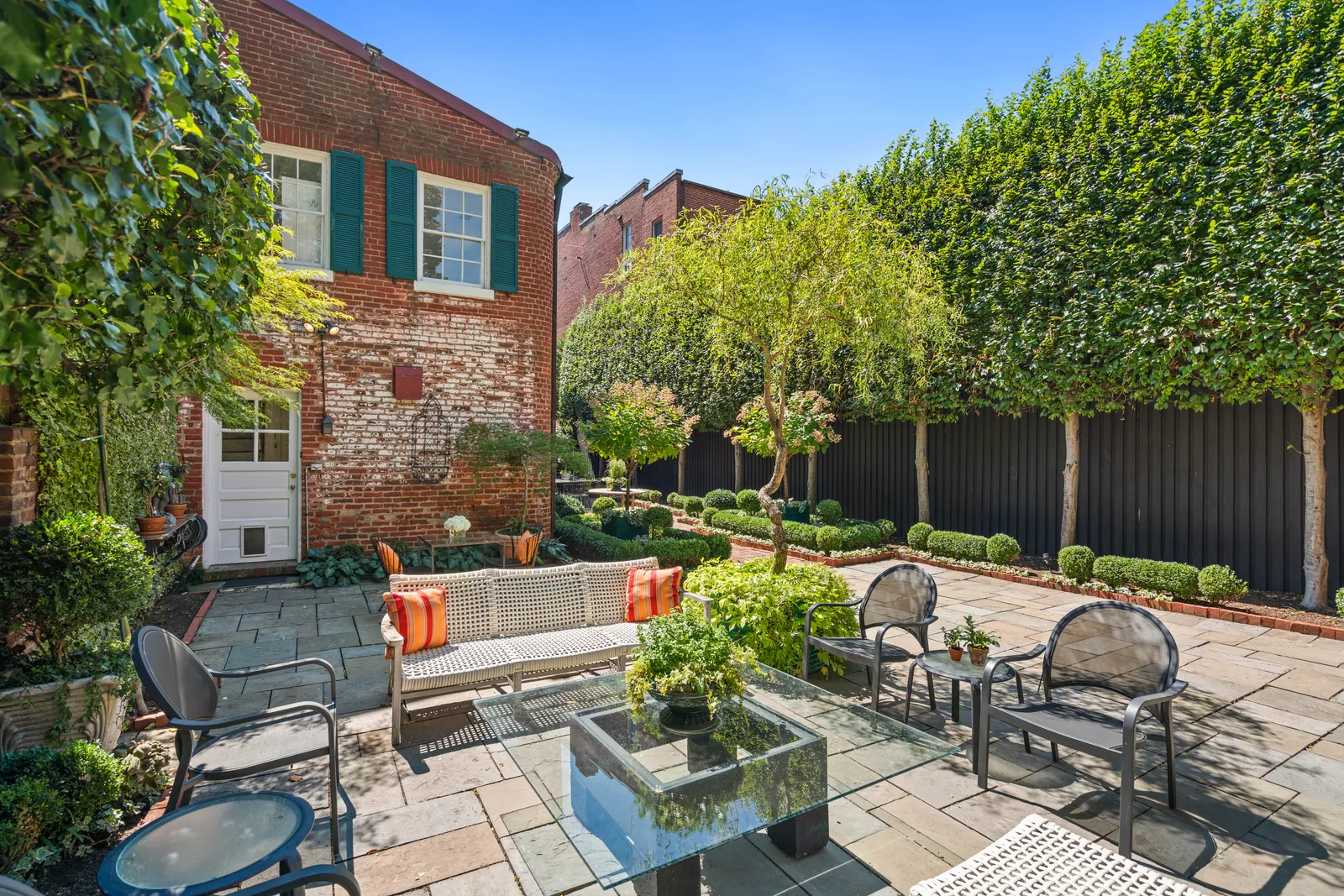 A Georgetown Gem: Kennedy's Legacy Lives On in a $6.1 Million Estate 12