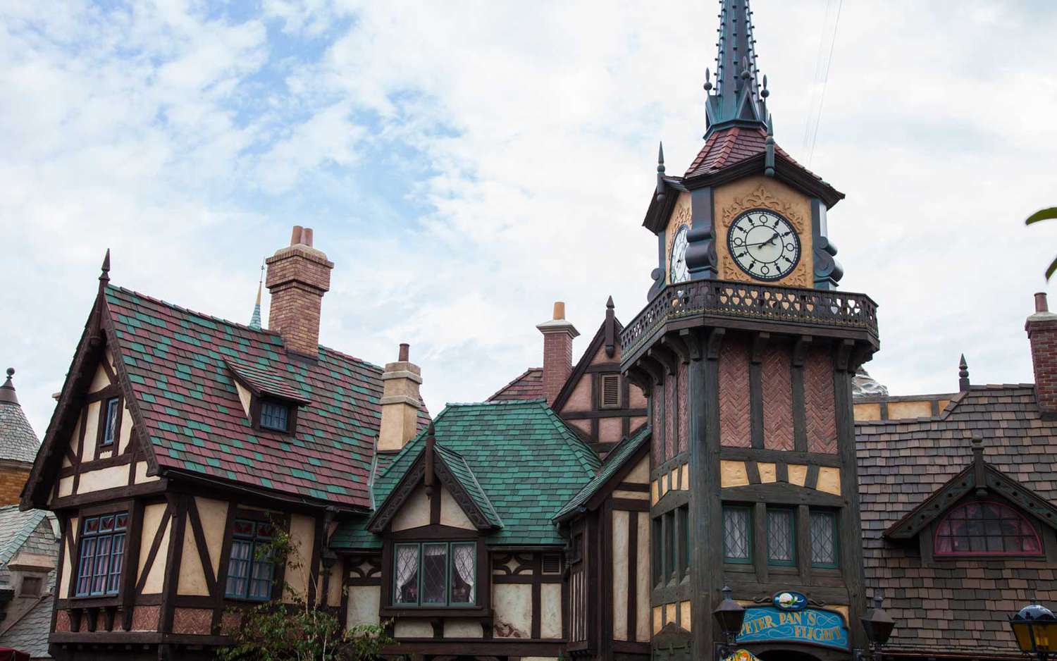Beyond the Gates: Disneyland's Elite Thrills, Unveiled. 43