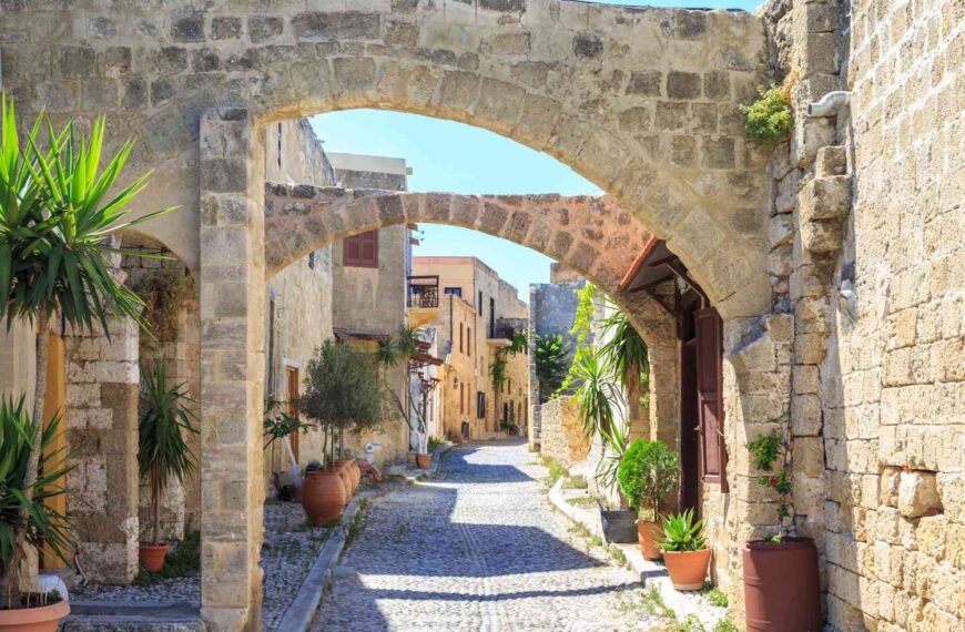 Echoes of Antiquity: Greece’s Elite Havens & Whispers of the&hellip;