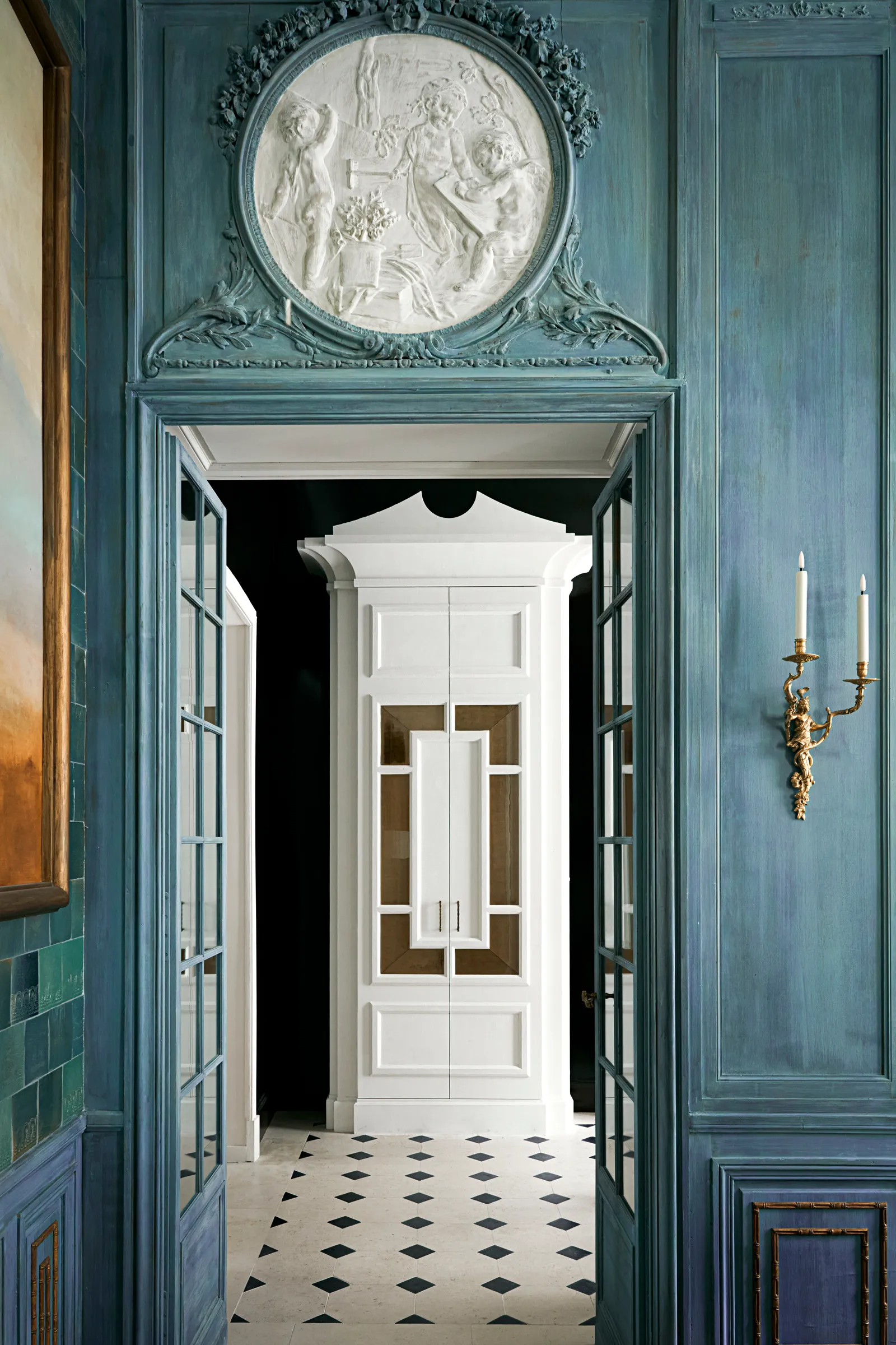 An Elysian Reimagining: Parisian Gallerists Breathe New Life into Orsay's Shadow 10