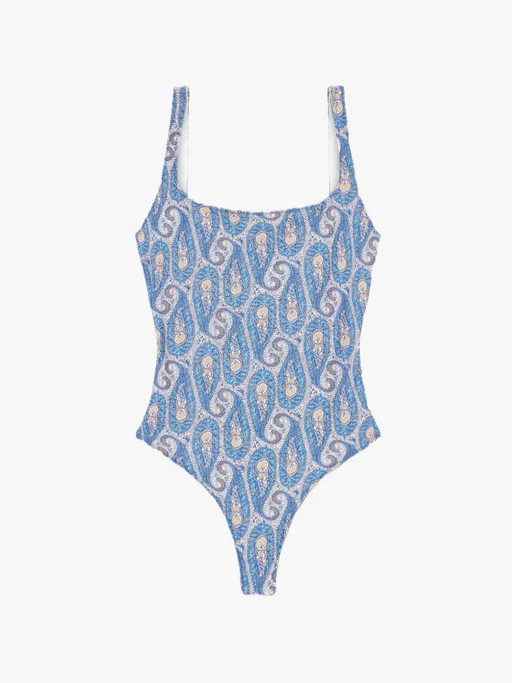 Timeless Summer Silhouettes: Enduring Resortwear Labels to Cherish Now 74