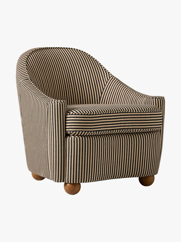 Sanctuaries of Sedentary Sophistication: Curated Comfort for the Discerning Reader 30