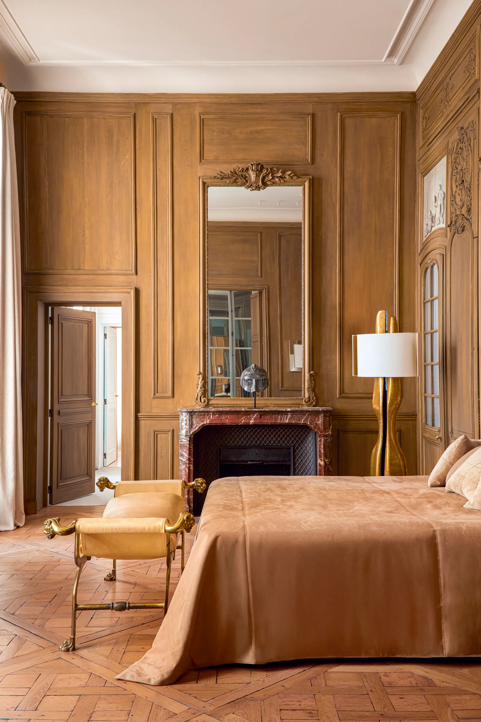An Elysian Reimagining: Parisian Gallerists Breathe New Life into Orsay's Shadow 13