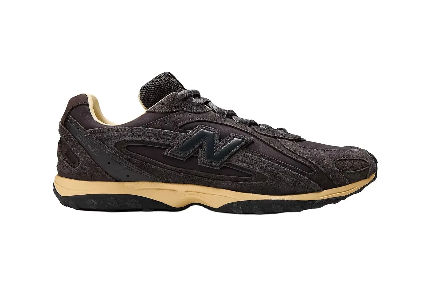AURALEE & New Balance: The Stealthy Slim-Sole Upgrade 4 AURALEE & New Balance: The Stealthy Slim-Sole Upgrade 4