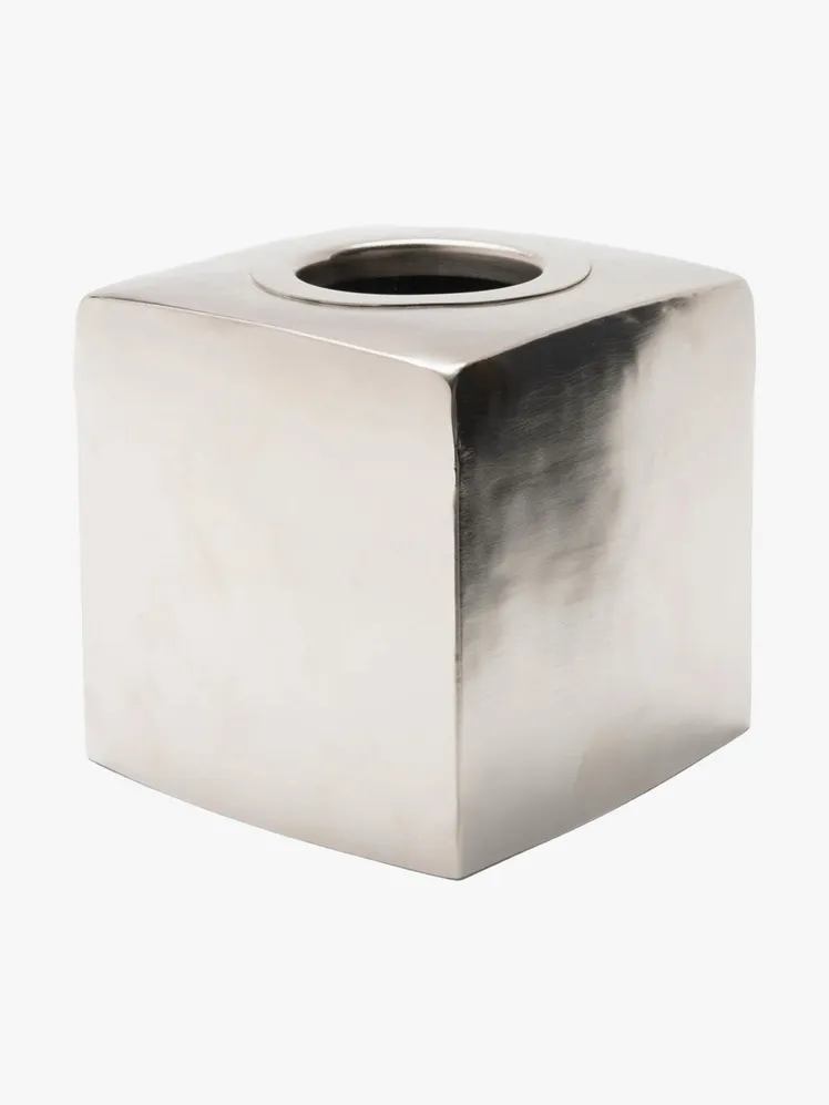 Heirloom Elegance: Bespoke Covers for the Discerning Dwelling 14