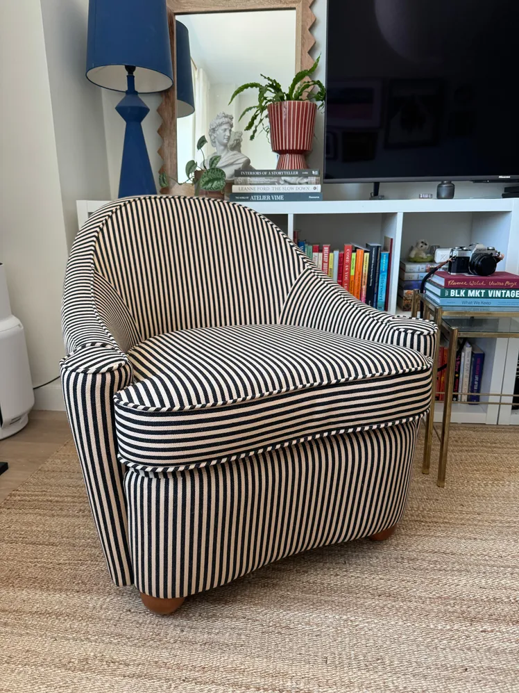 Sanctuaries of Sedentary Sophistication: Curated Comfort for the Discerning Reader 31