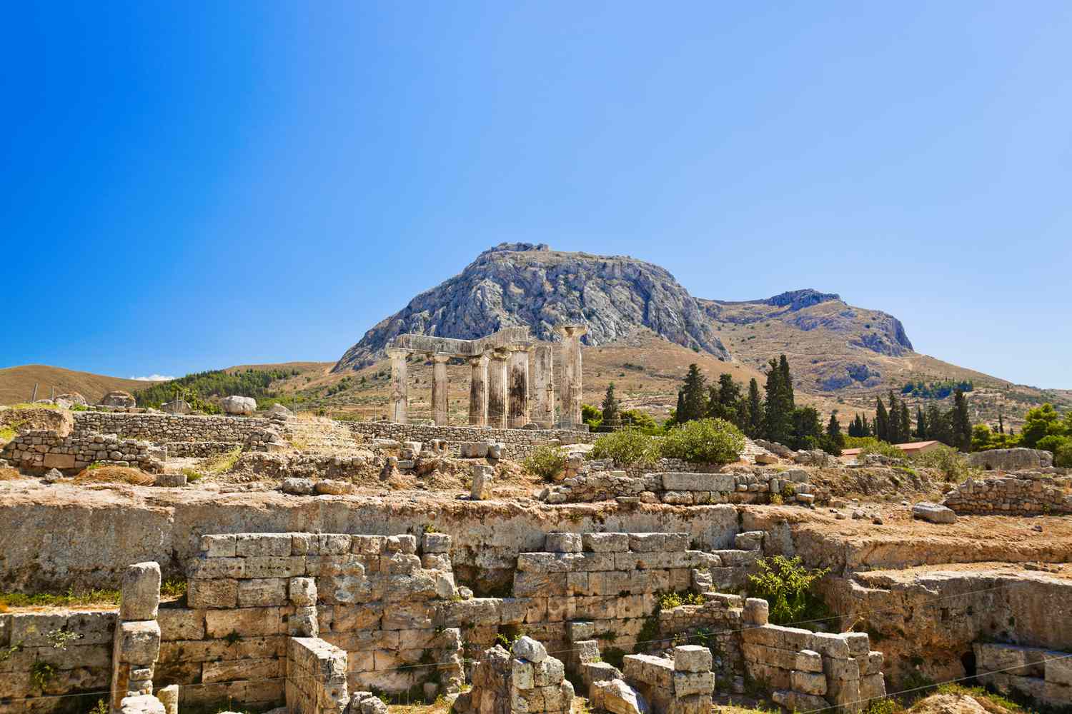 Echoes of Antiquity: Greece's Elite Havens & Whispers of the Aegean 28