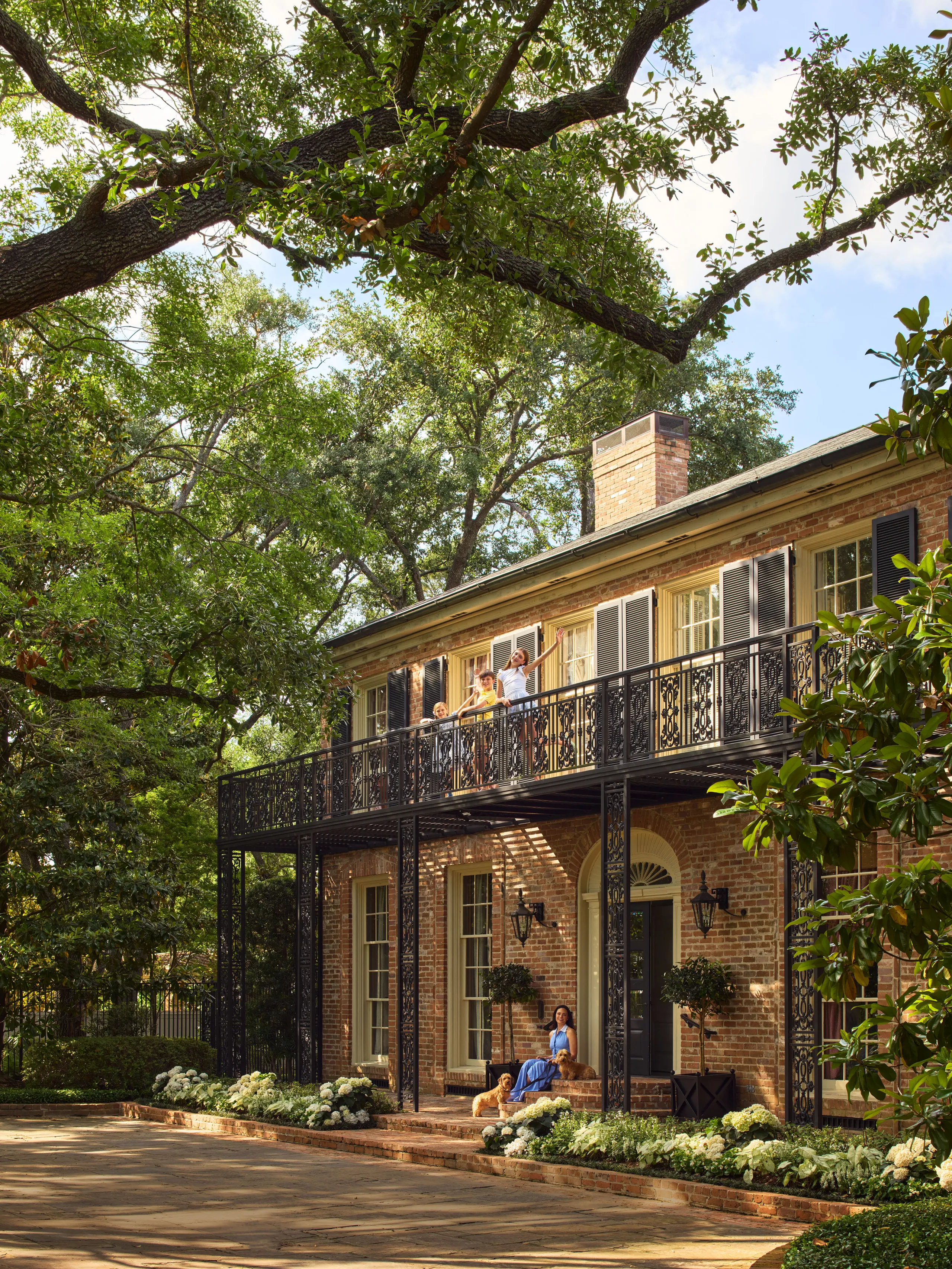 Gulf Coast Bloom: Tupker's Historic Houston Sanctuary Unveiled 34