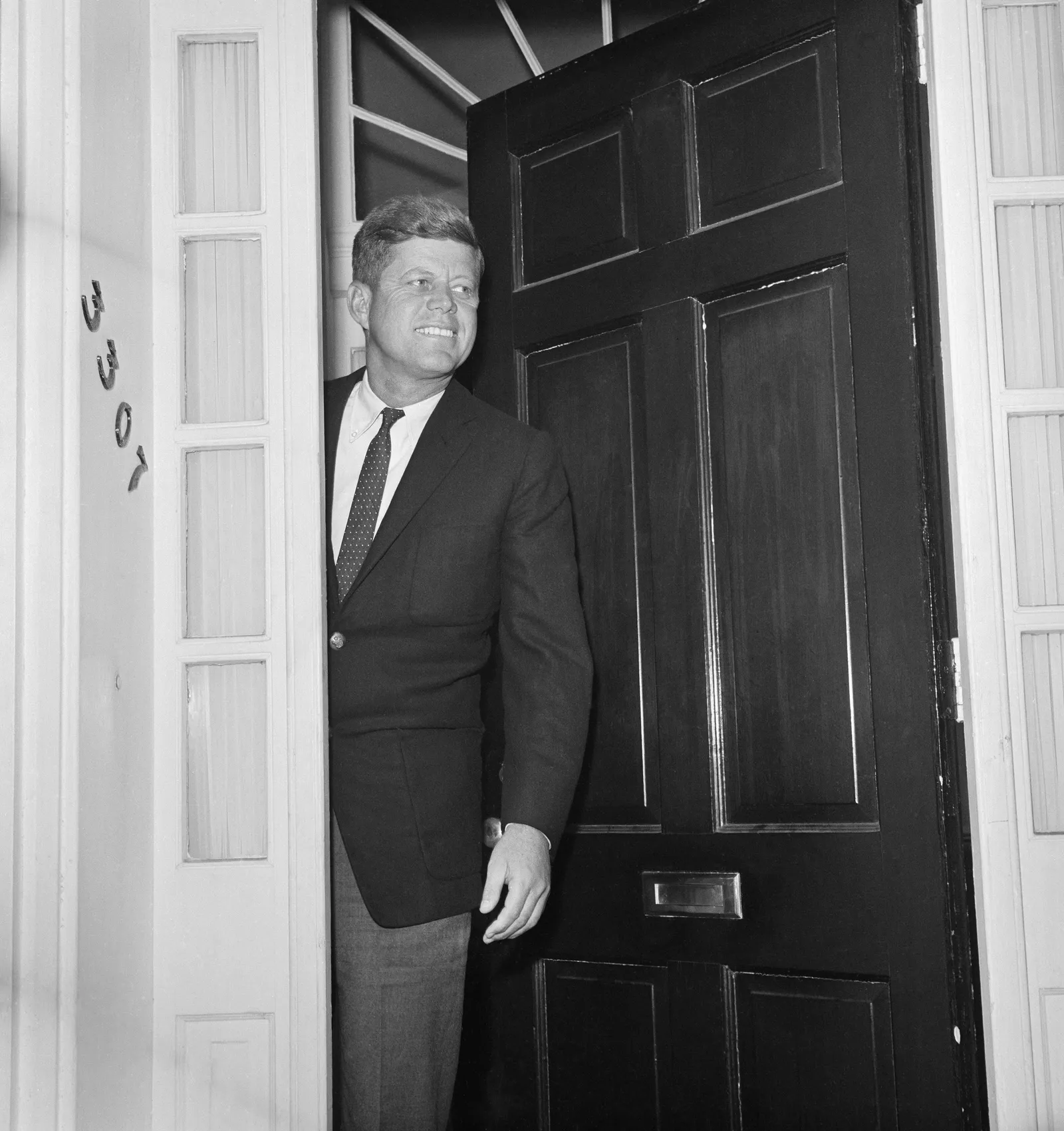 A Georgetown Gem: Kennedy's Legacy Lives On in a $6.1 Million Estate 10
