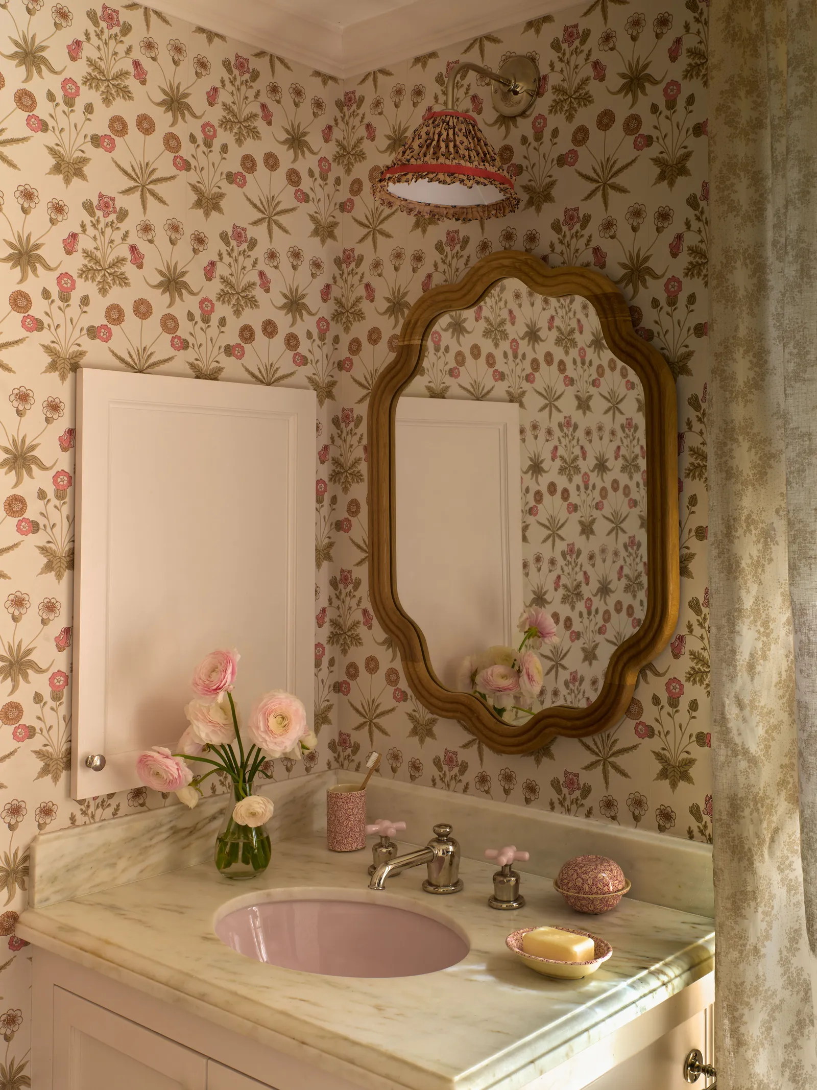 Gulf Coast Bloom: Tupker's Historic Houston Sanctuary Unveiled 45