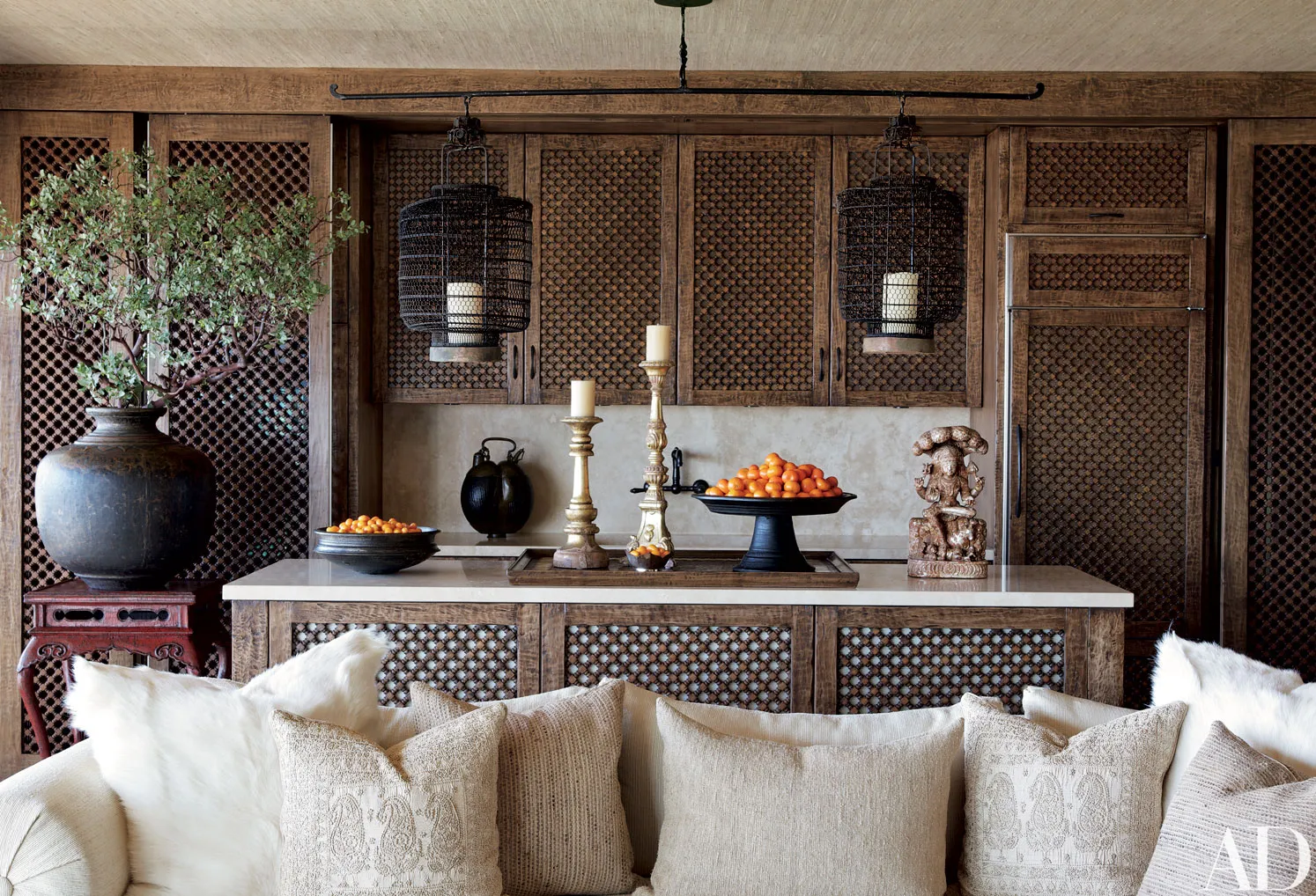 Cher's Timeless Los Angeles Abode: A Symphony of Glamour and Heritage 13 Cher's Timeless Los Angeles Abode: A Symphony of Glamour and Heritage 11