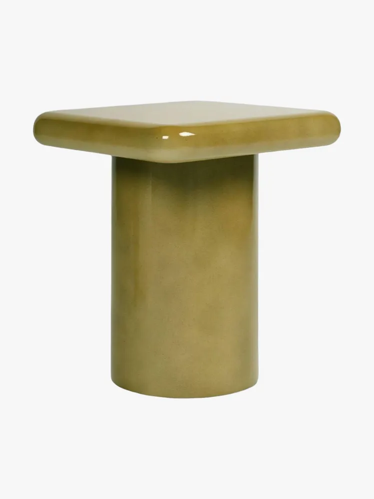 Sanctuaries of Sedentary Sophistication: Curated Comfort for the Discerning Reader 36