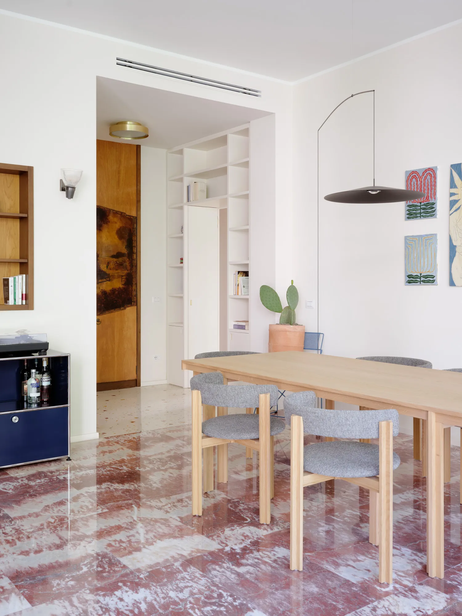 Milanese Bloom: Where Blush Marble Meets Springtime Serenity 26
