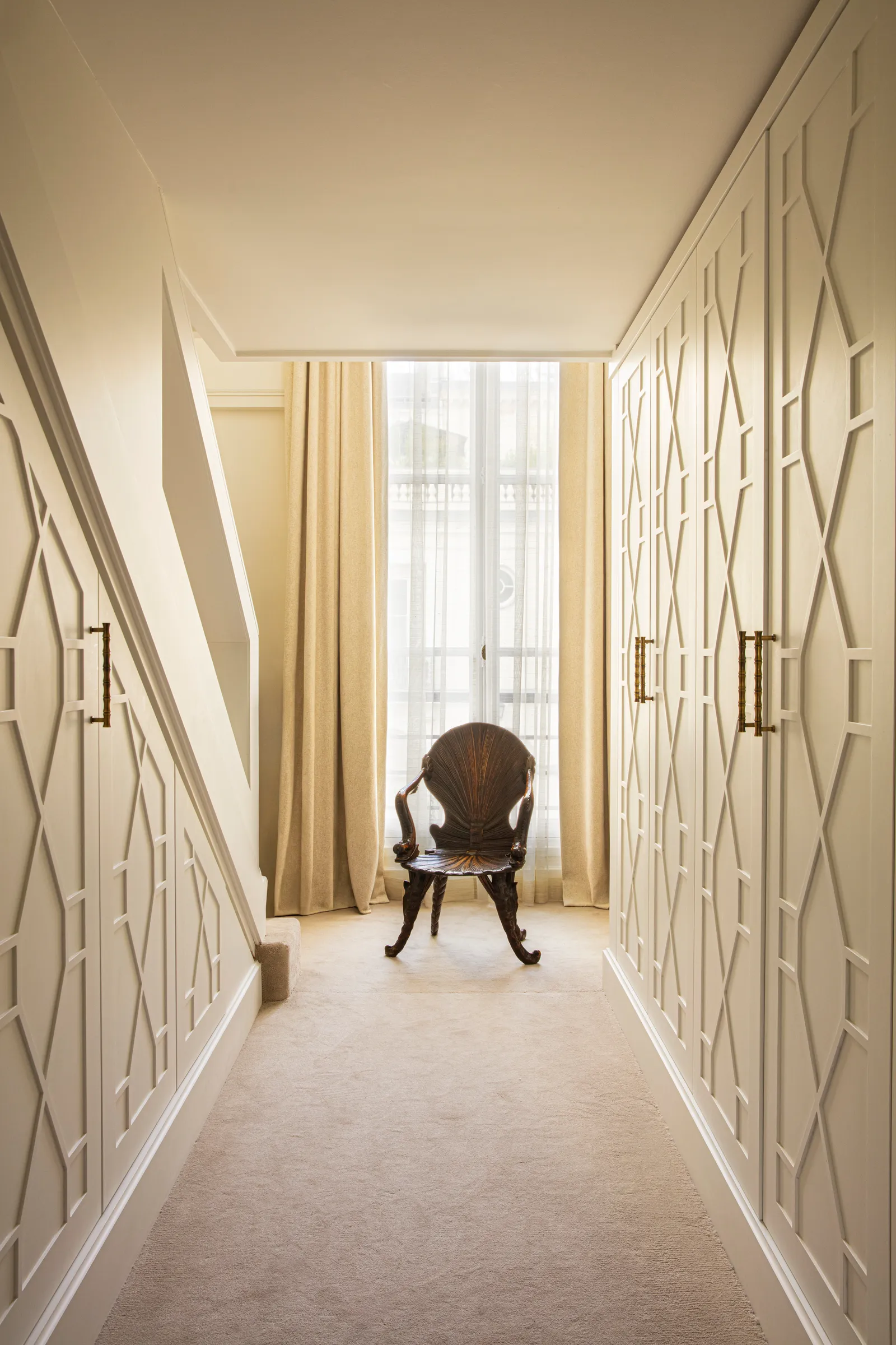 An Elysian Reimagining: Parisian Gallerists Breathe New Life into Orsay's Shadow 16