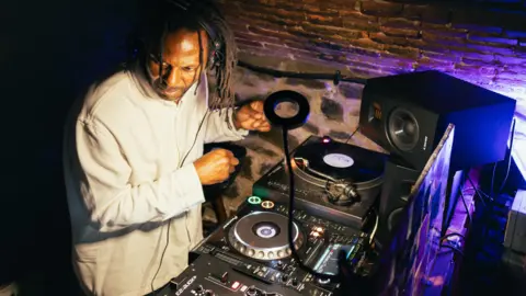 Bristol's Sonic Canopy: An Exhibition Unearths the Roots of a Jungle Soundscape 7