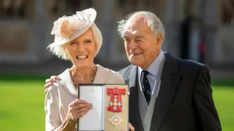 From Garden to Gala: Dame Mary Berry Cultivates a Legacy of Blooms and Baking 5