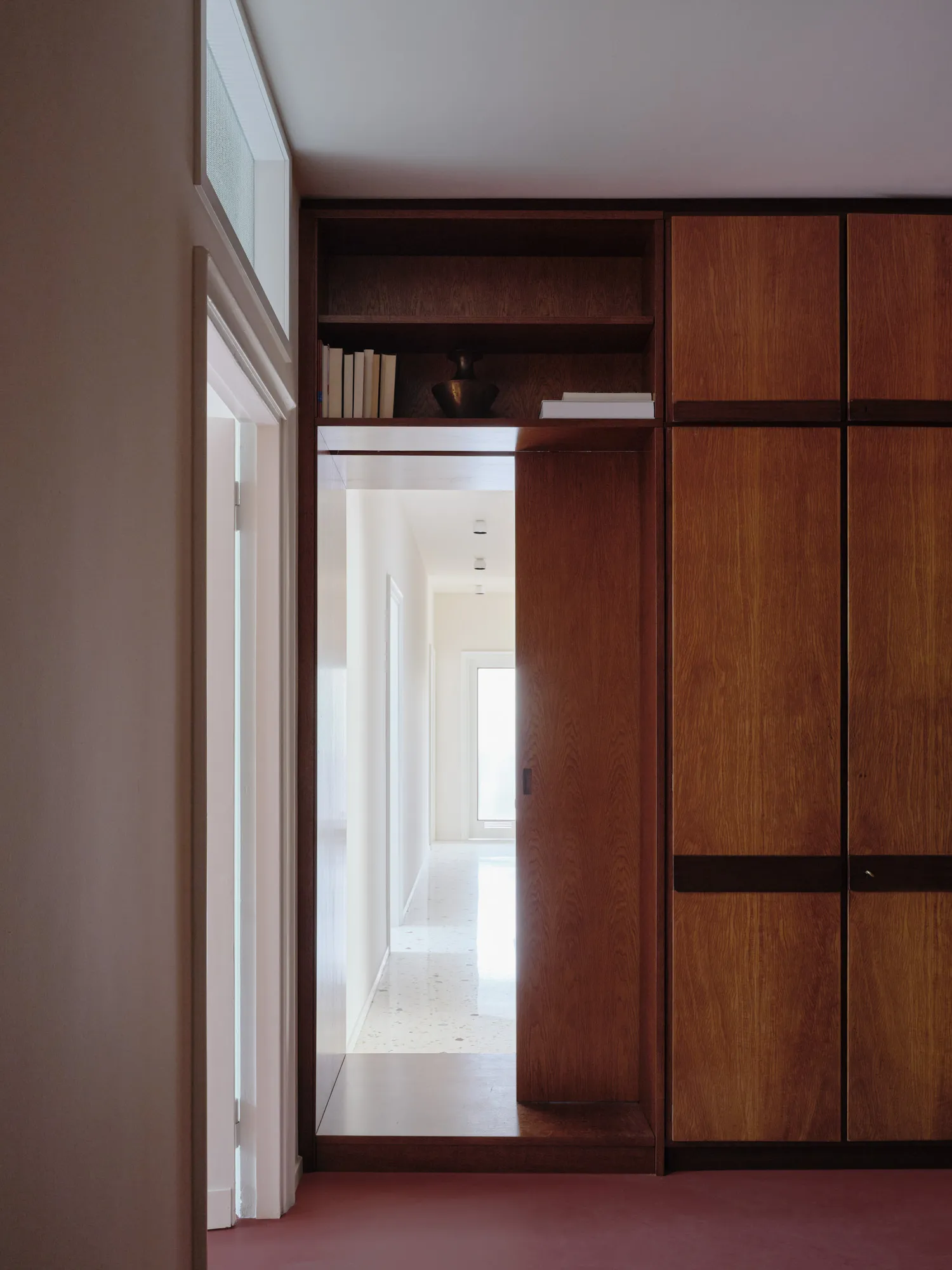 Milanese Bloom: Where Blush Marble Meets Springtime Serenity 35