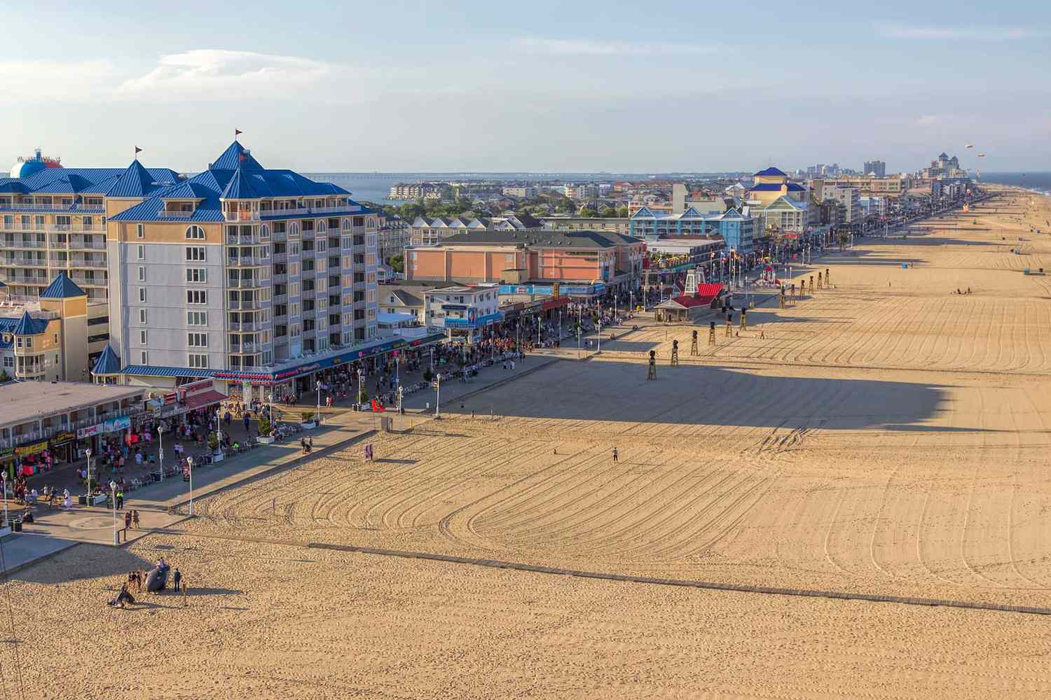 America's Emerald Shores: Beyond the Horizon's Pristine American Coasts 26