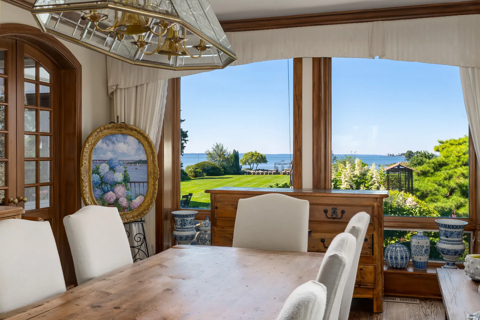Gilded Shores: Kathie Lee Gifford's Gilded Age Estate Surfaces at a $100 Million Confluence of Coastal Grandeur and Celebrity Legacy 8